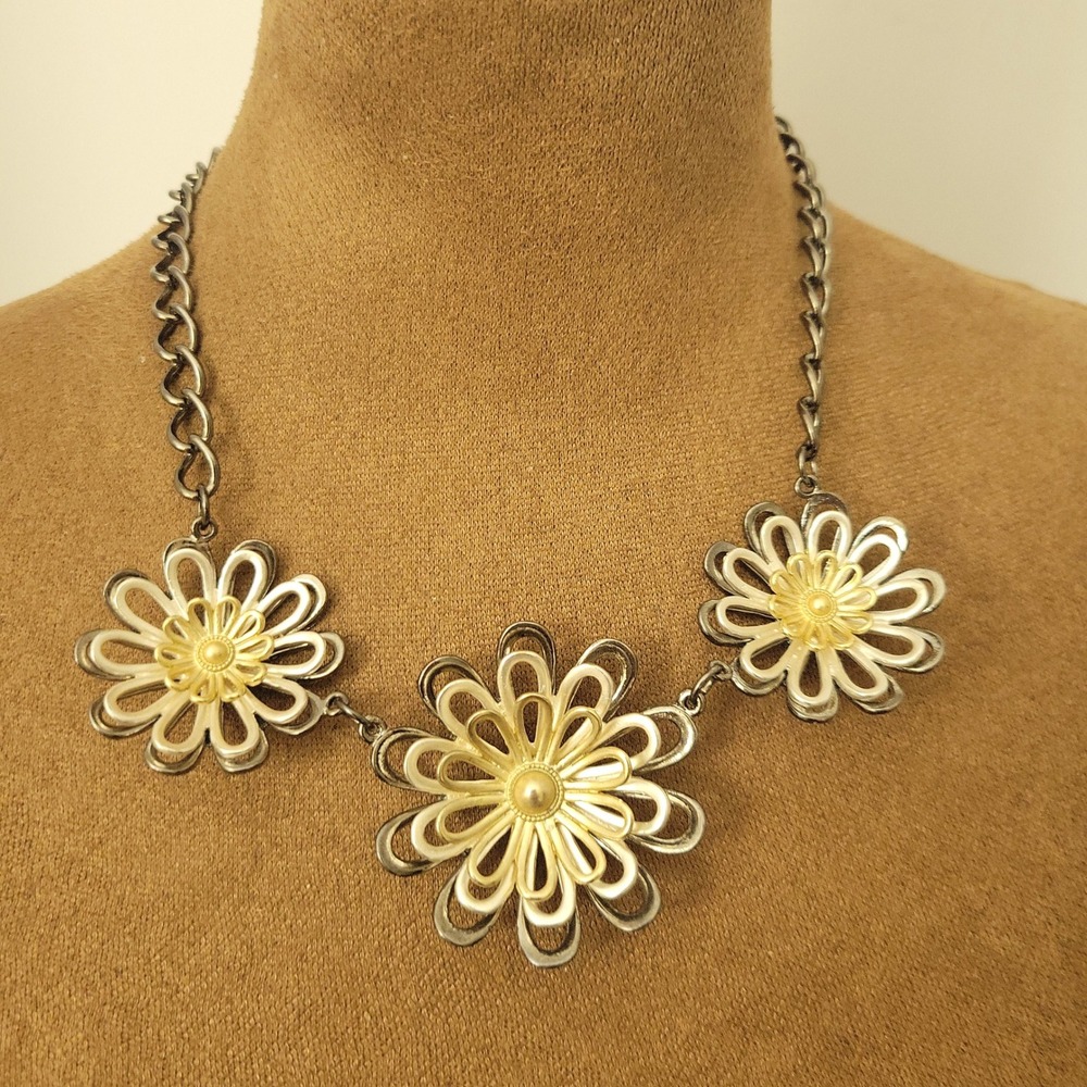 Vintage Style Triple Daisy Floral Statement Necklace Adjustable Size Cottagecore